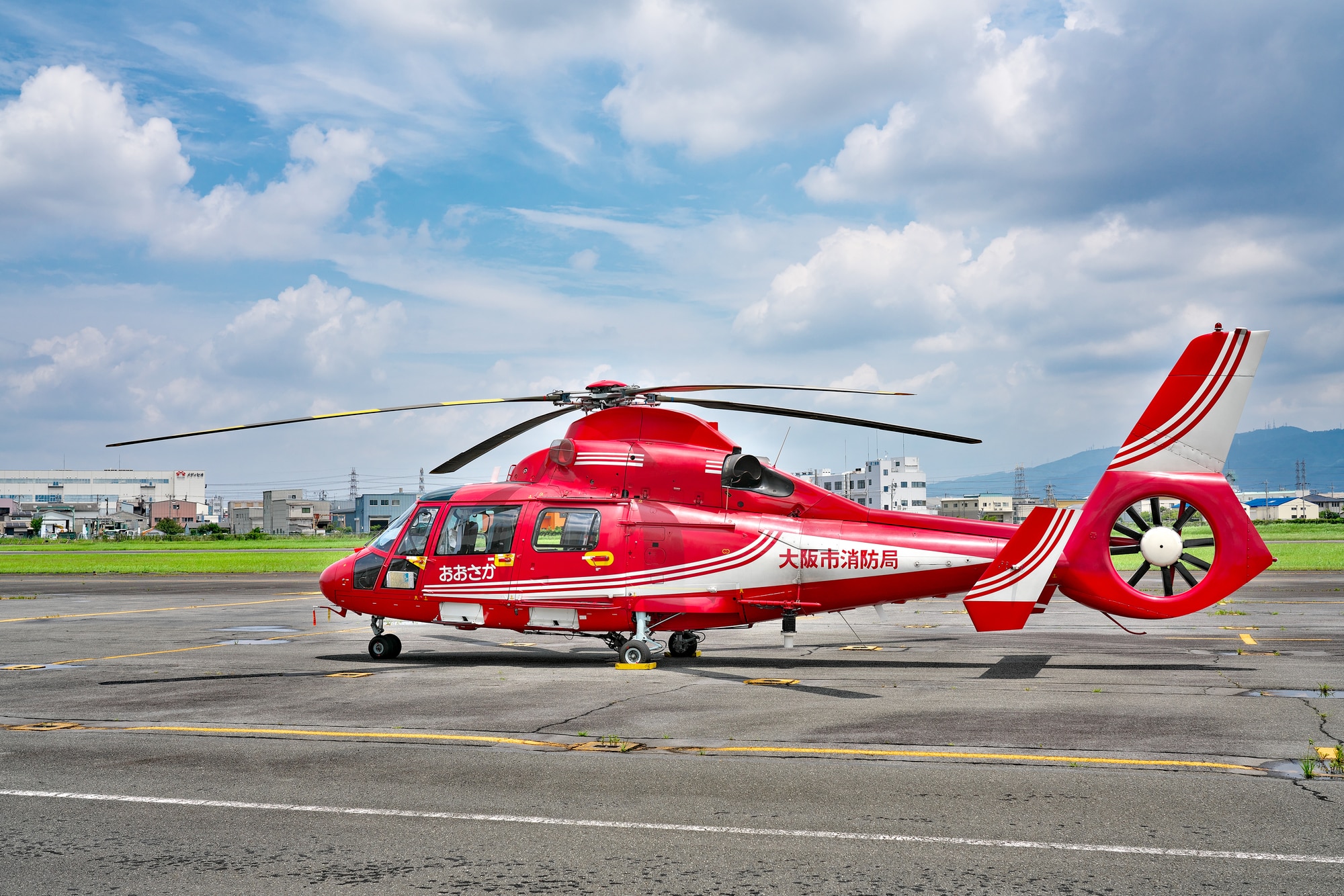 大阪市消防局と書かれたヘリコプター