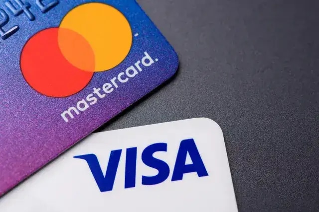 VisaとMastercardのプロパーカードは？