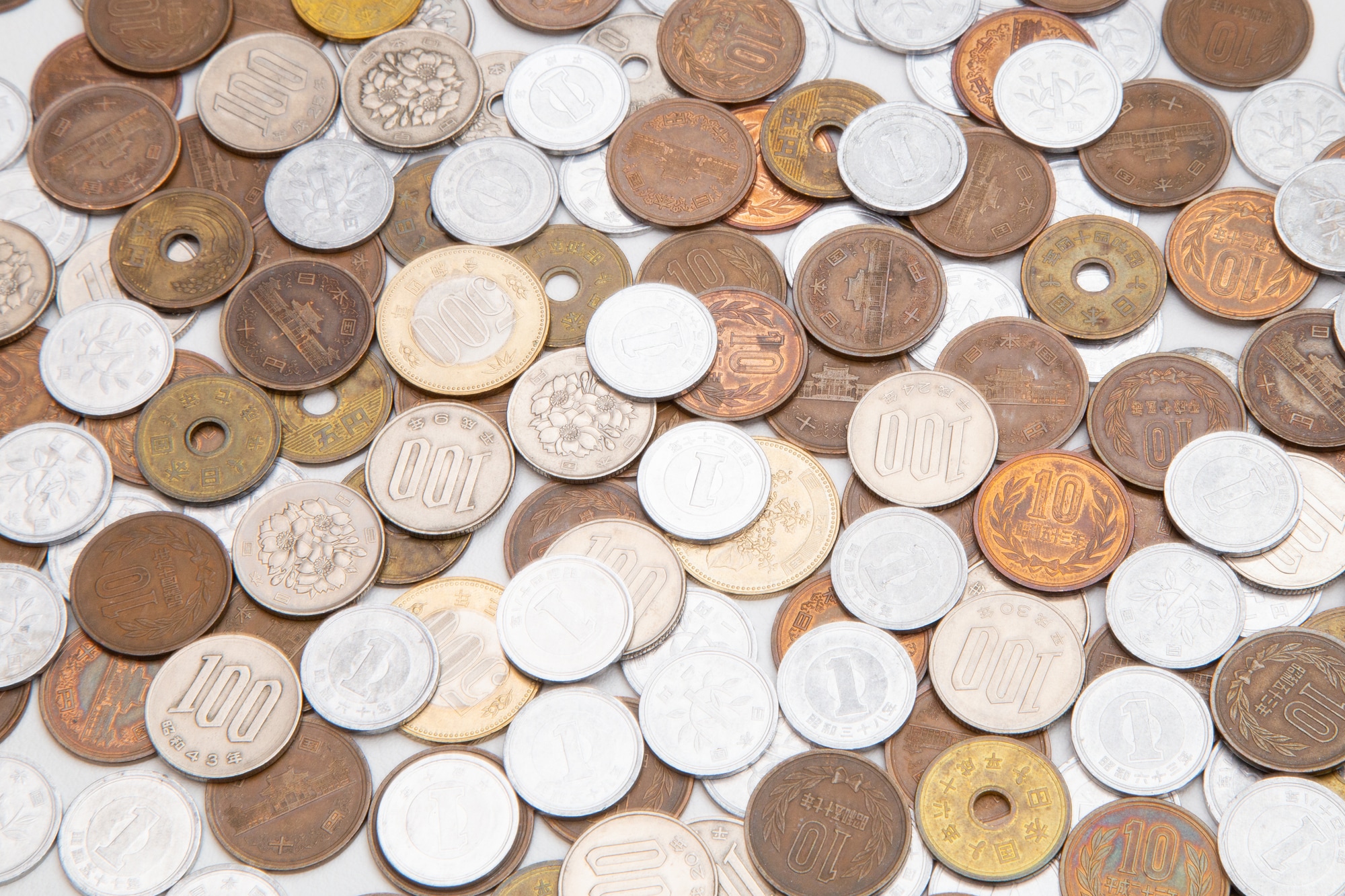 大量の日本硬貨