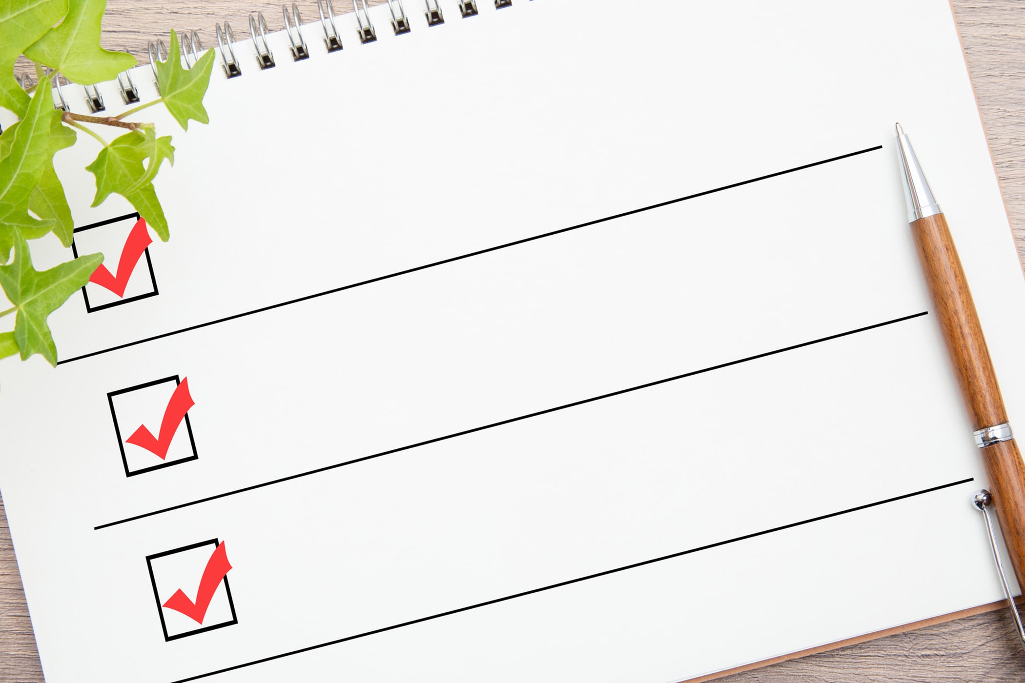 チェックリストとペン