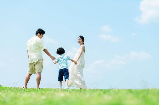 二人以上世帯の生活費の平均