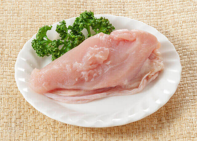 鶏胸肉でカロリーも食費も抑える！オススメ簡単レシピと一食当たりの値段を紹介