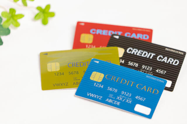 クレジットカードを複数枚使い分けるメリットとデメリット