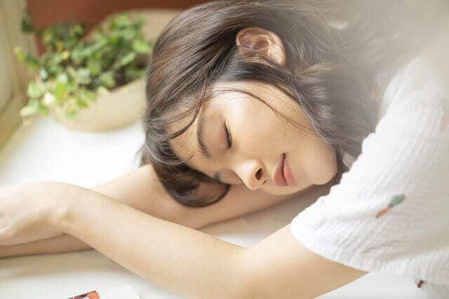 異常に眠い！女性ならではの眠気の原因と対策について詳しく解説｜みんなでつくる！暮らしのマネーメディア みんなのマネ活 3994