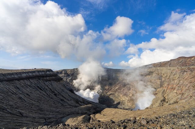 火山が噴火したらどうする？火山国日本で身を守る方法。正しい情報の見方を知ろう