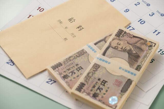 年収700万円は勝ち組？注意すべき税金の問題とおすすめの資産運用