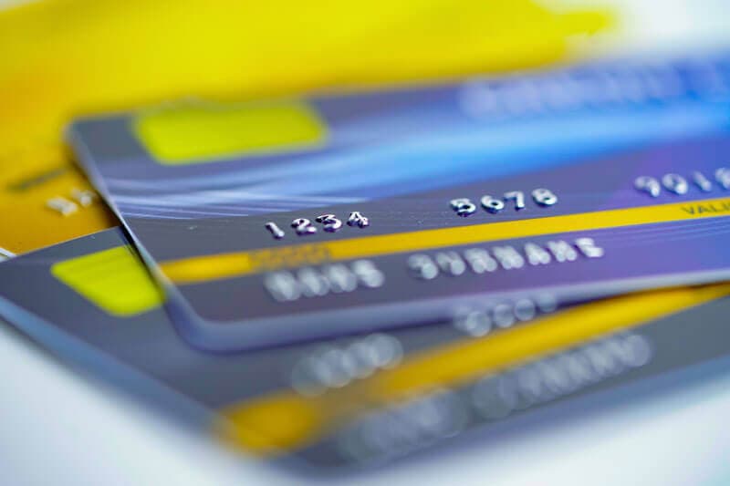 デビットカードのメリットや作り方を解説！クレジットカードとの違いは？